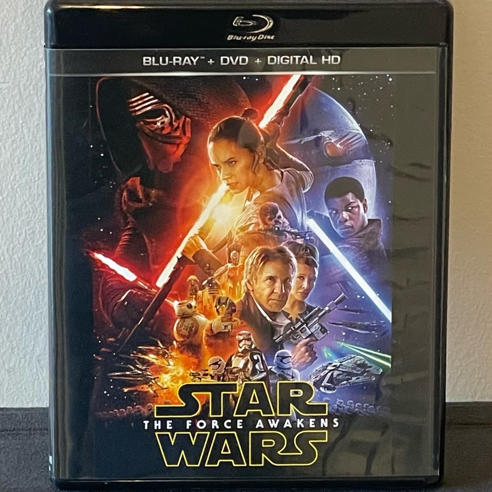 Star Wars: The Force Awakens Blueray & DVD